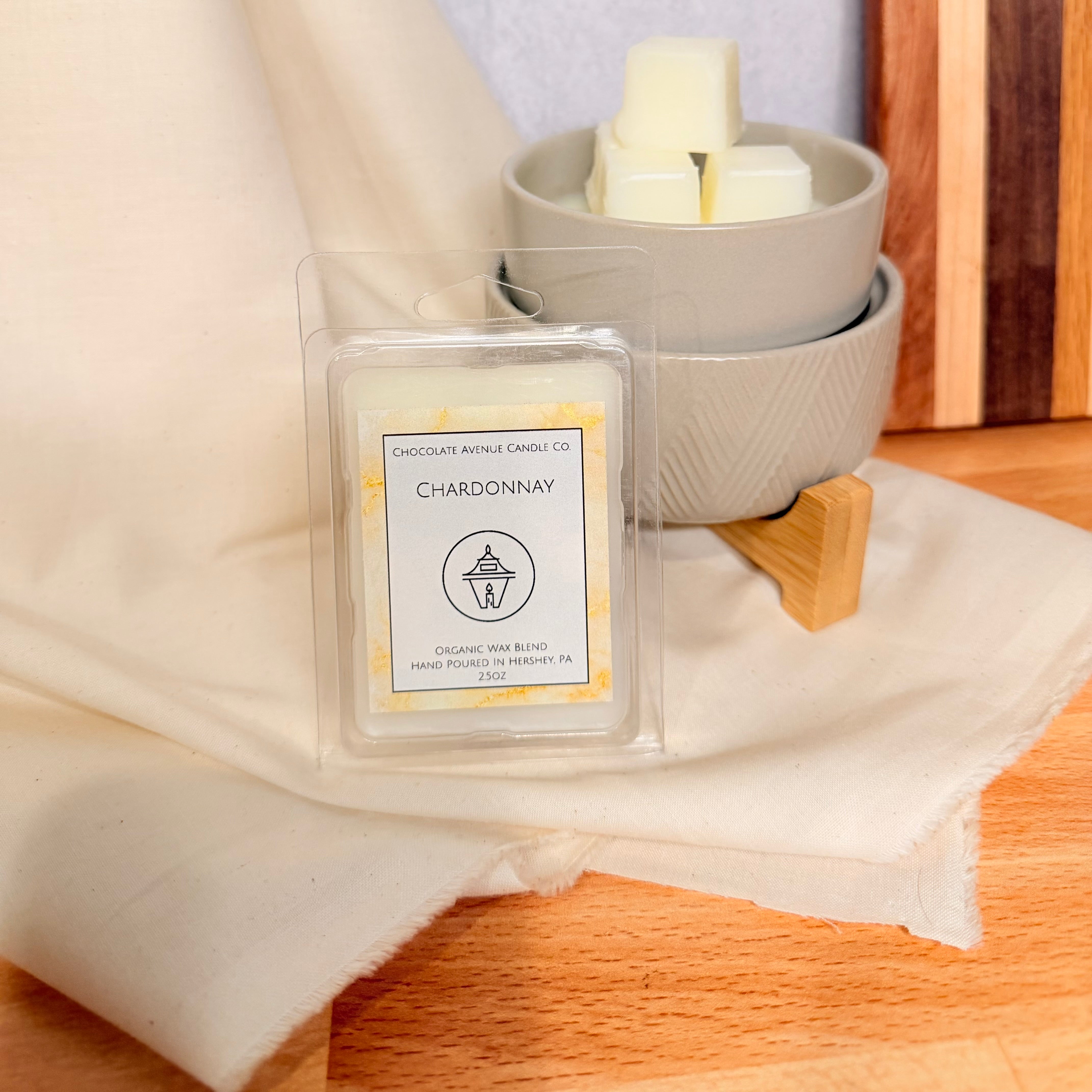 Chardonnay wax melt with white grape, pear, and soft oak notes.