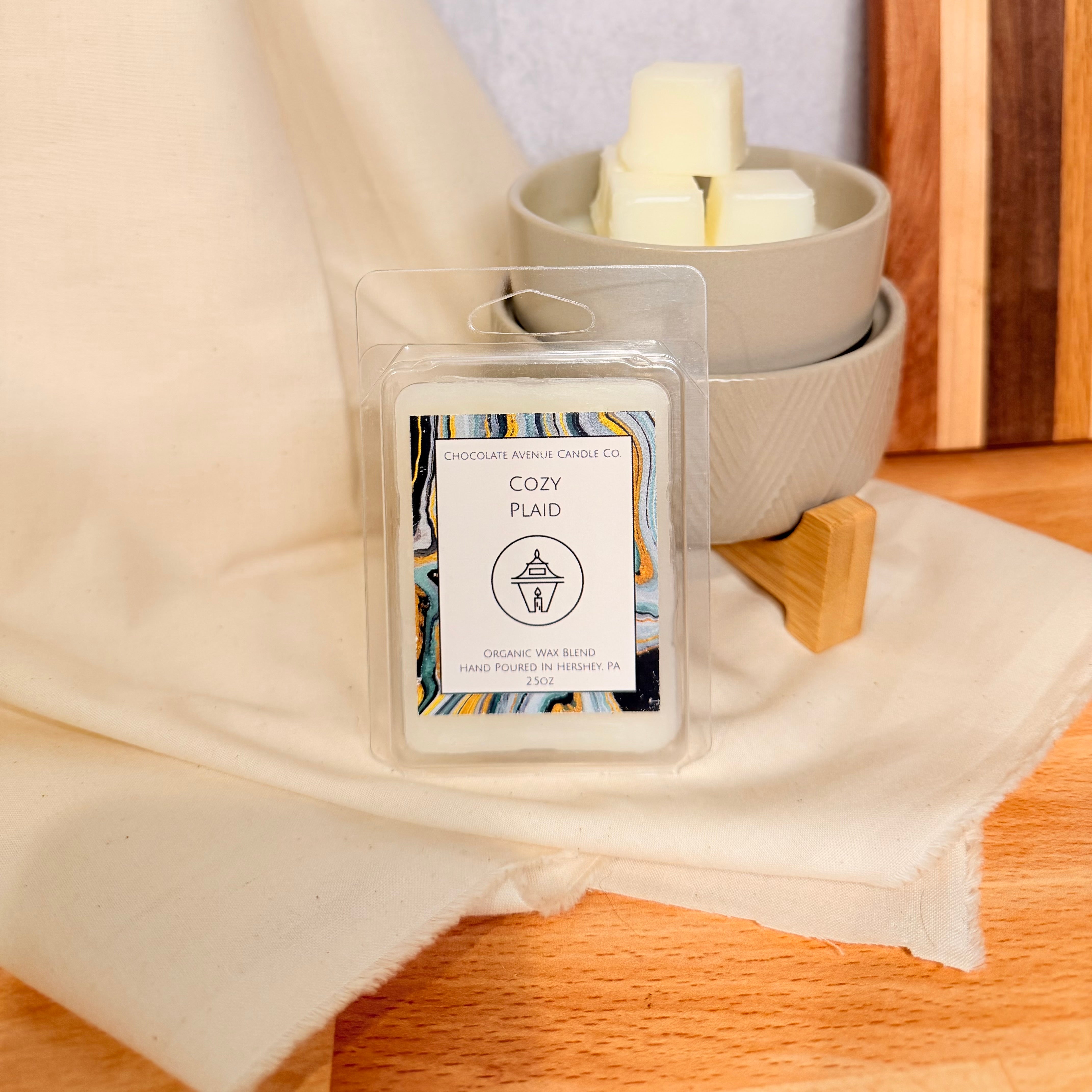 Cozy Plaid wax melt with warm woods, soft musk, and clean flannel-inspired notes.