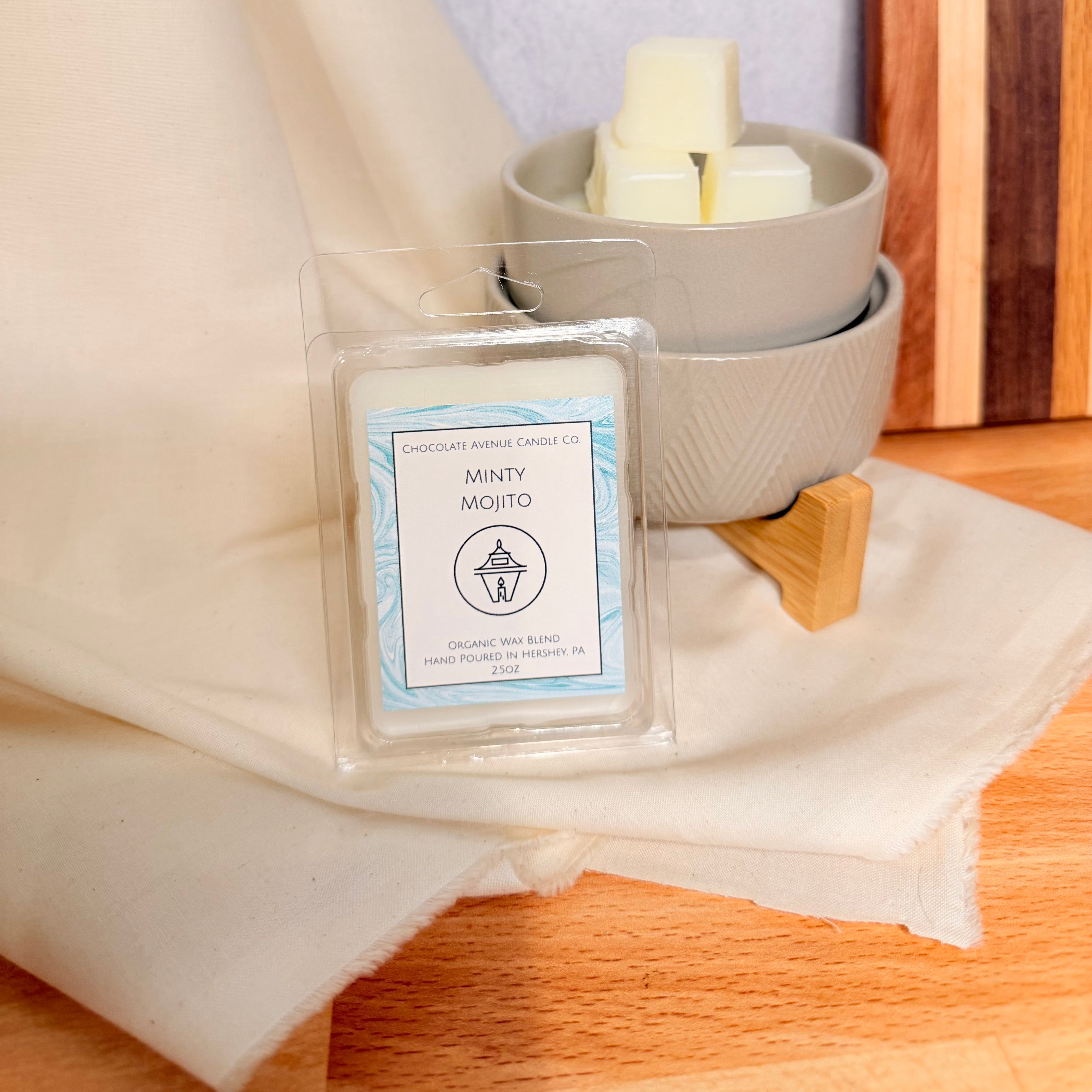 Minty Mojito wax melt with cool mint and zesty lime cocktail notes.
