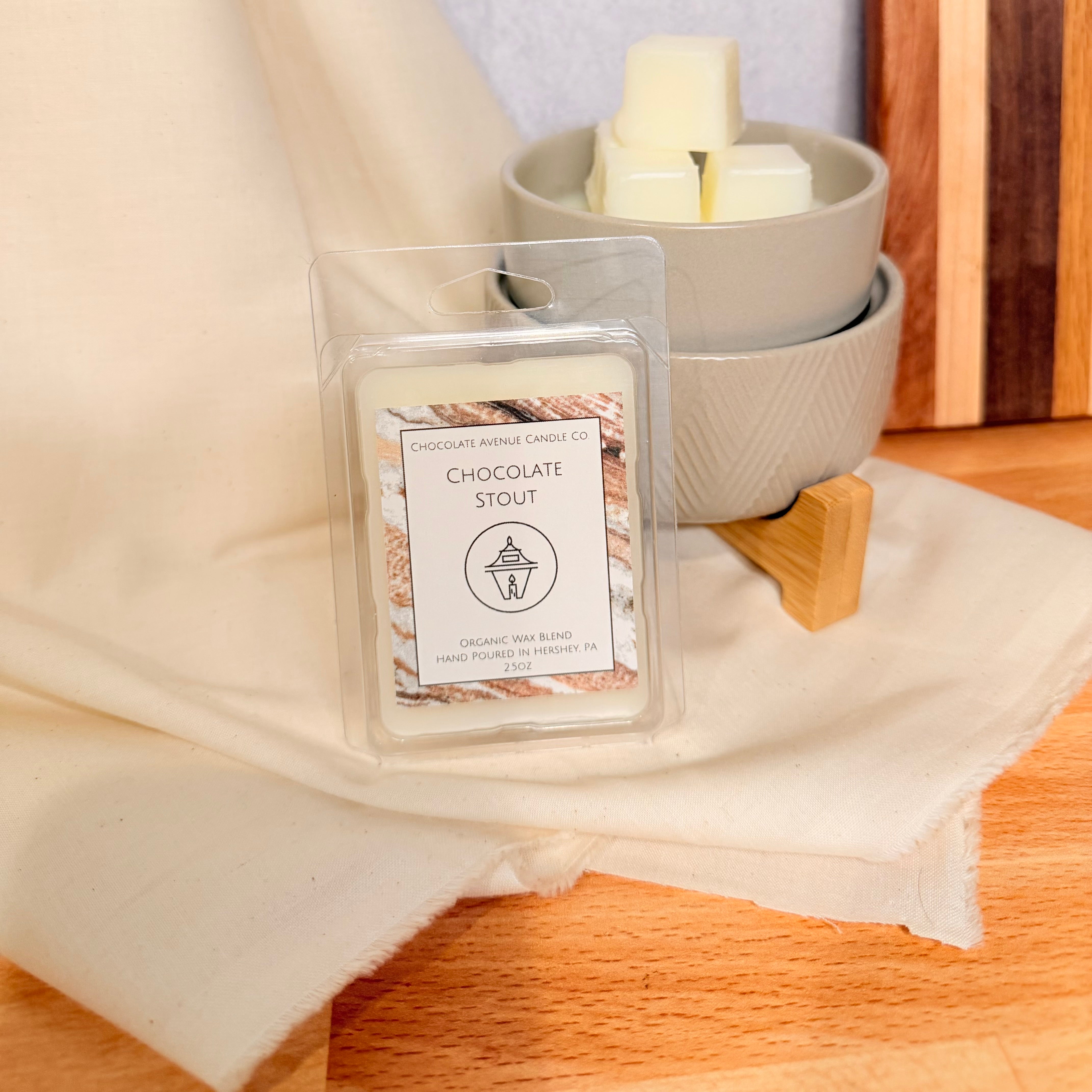 Chocolate Stout wax melt with dark chocolate and roasted malt notes.