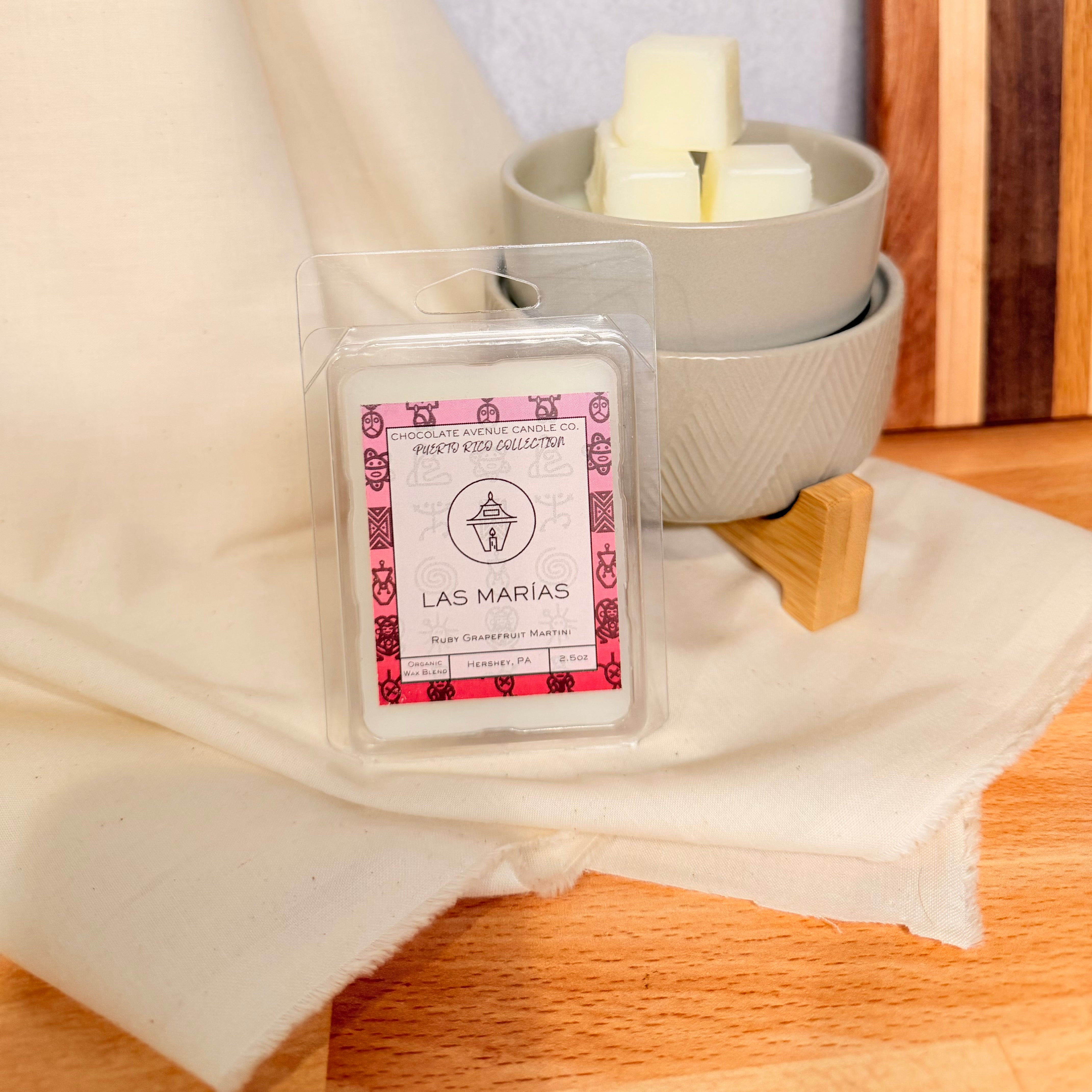 Las Marías wax melt with ruby grapefruit and martini-inspired citrus notes.