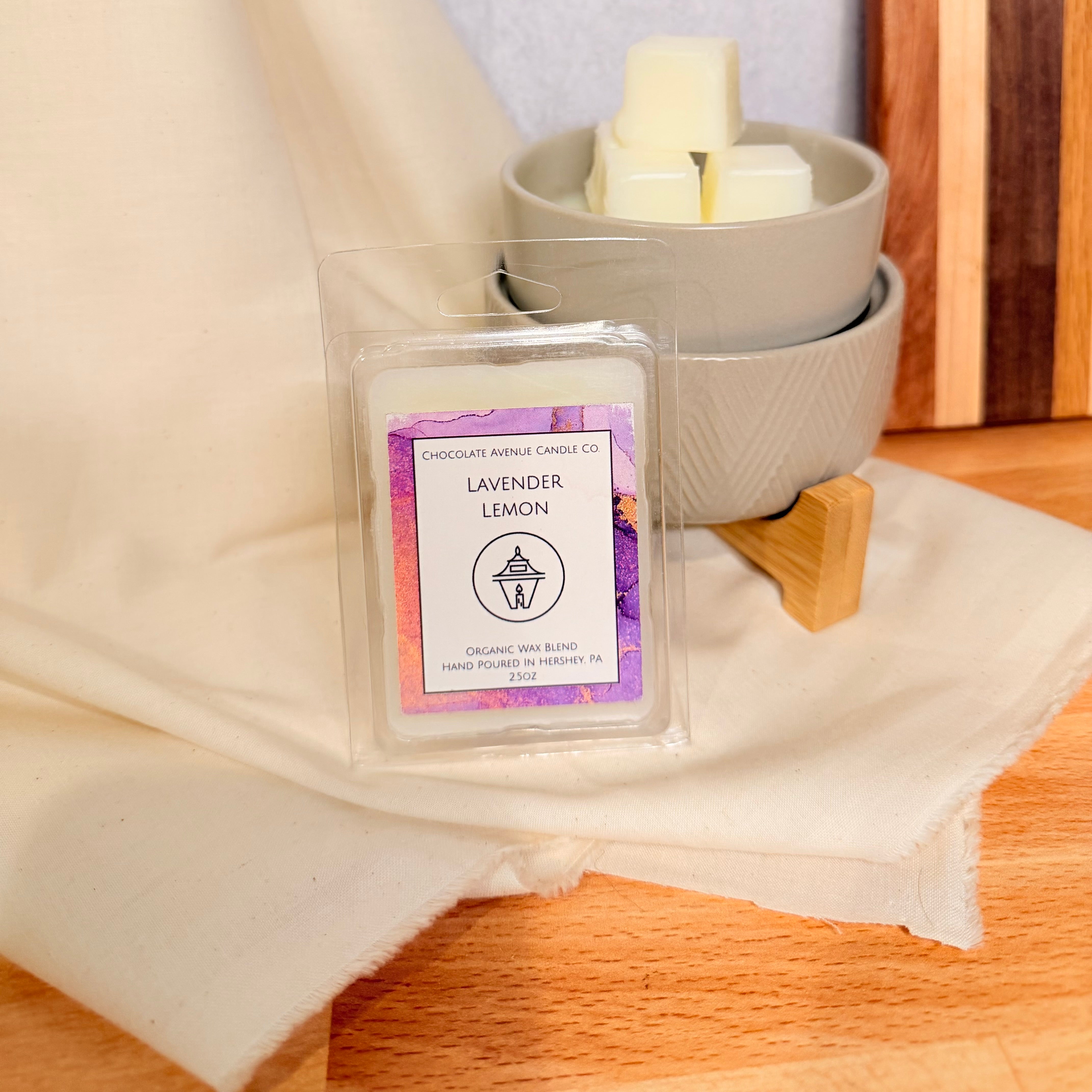Lavender Lemon wax melt with lavender and bright lemon notes.