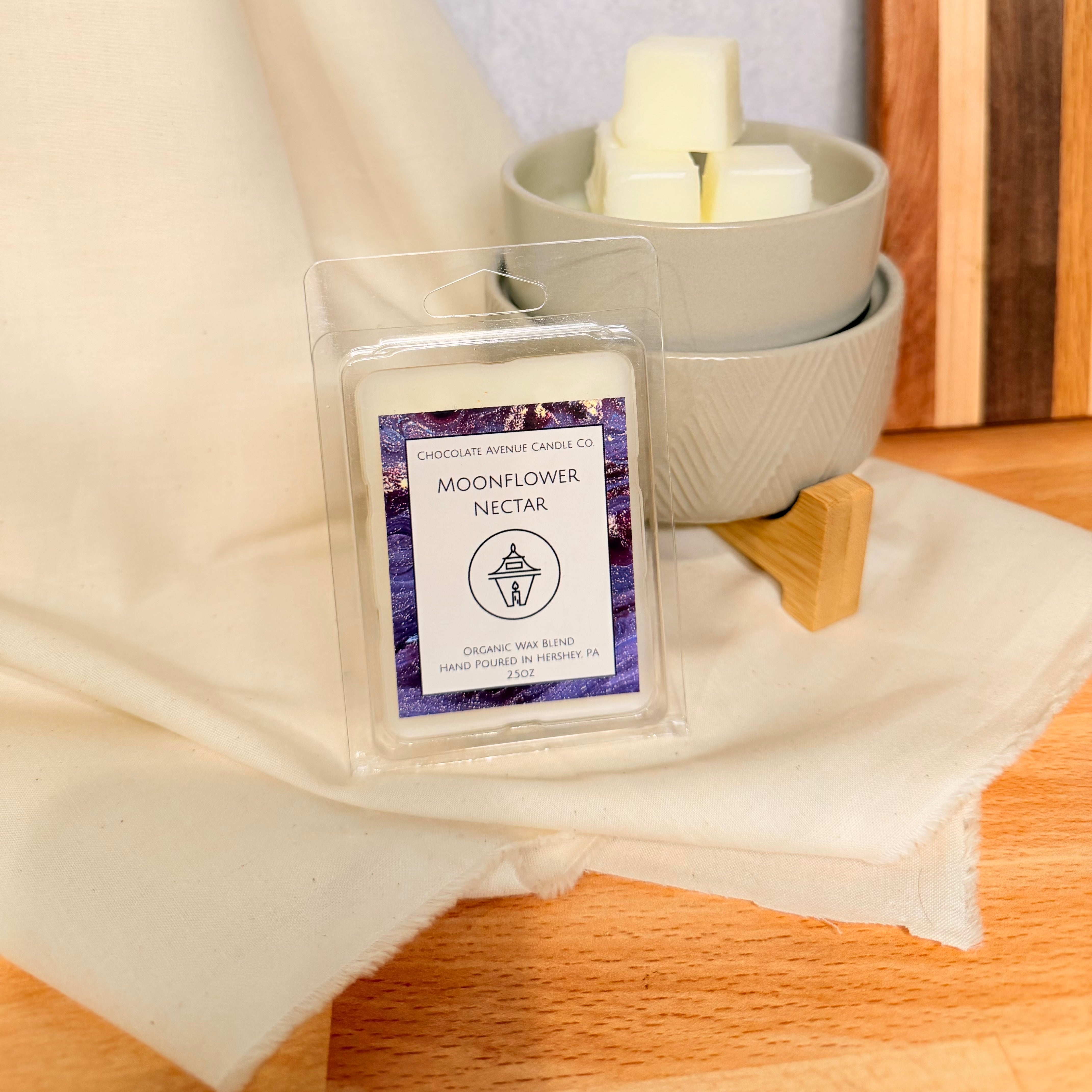 Moonflower Nectar wax melt with lilac, moonflower, and soft musk floral notes