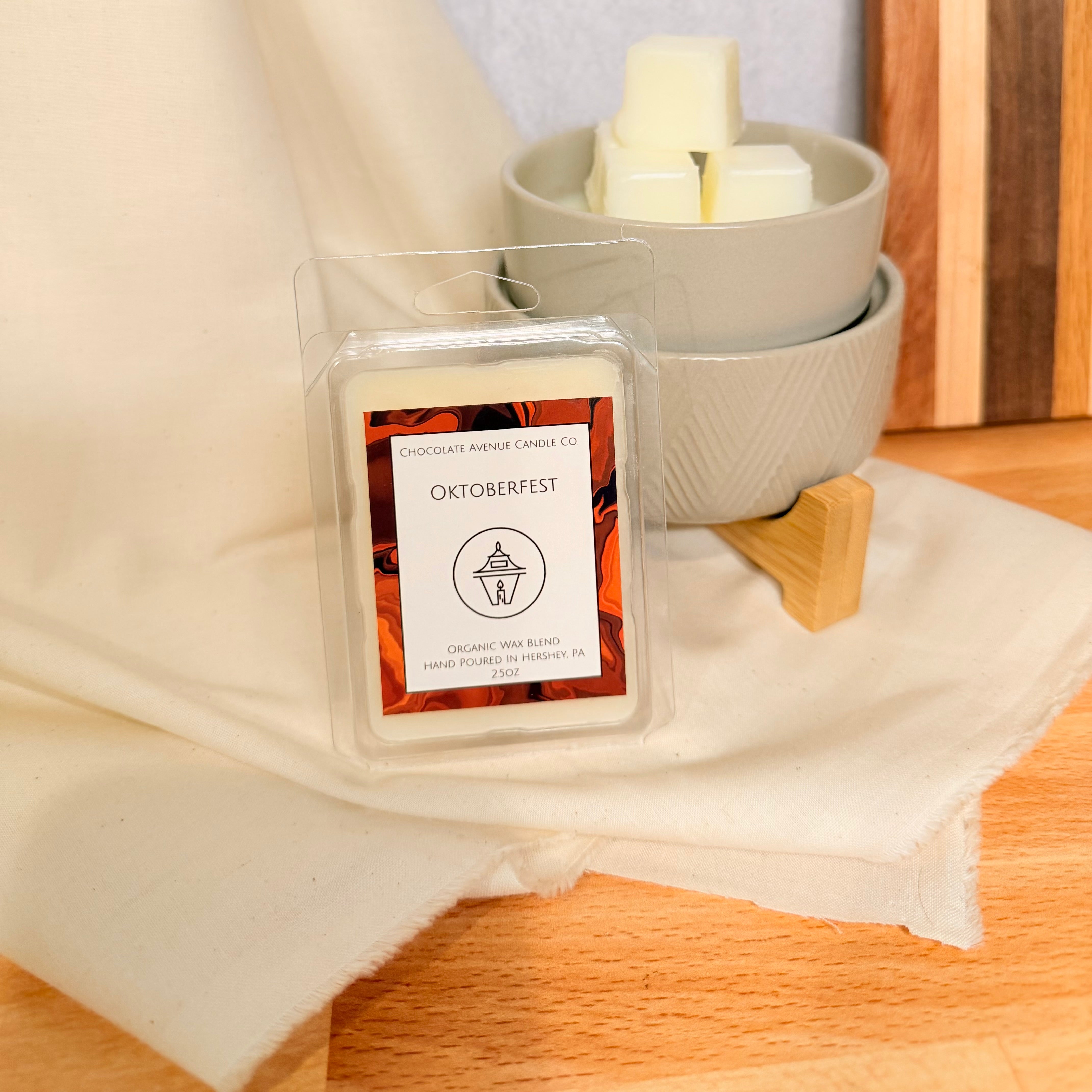 Oktoberfest wax melt with pumpkin, warm spices, and sweet sugar notes.