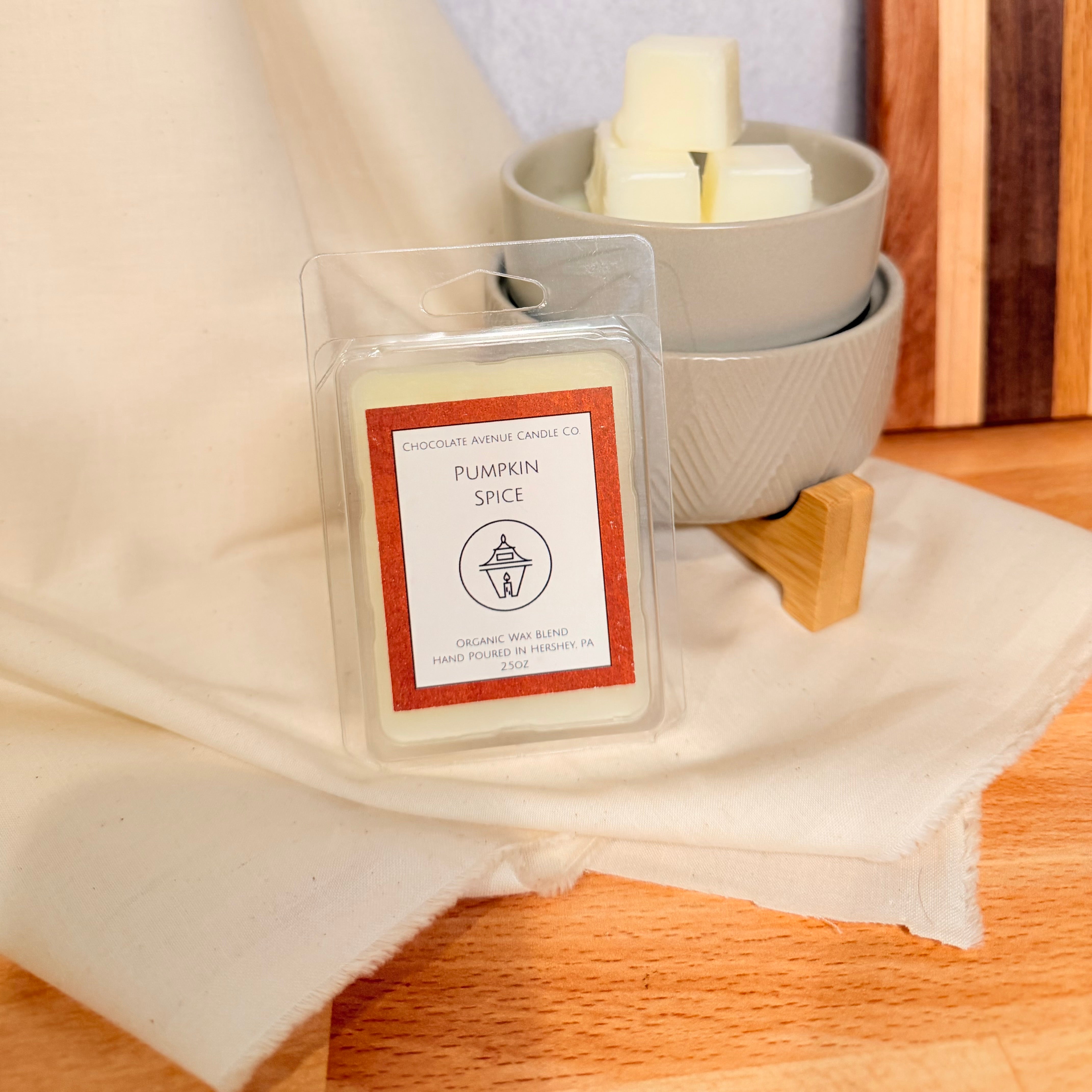 Pumpkin Spice wax melt with pumpkin, cinnamon, buttercream, and smoked nutmeg notes.