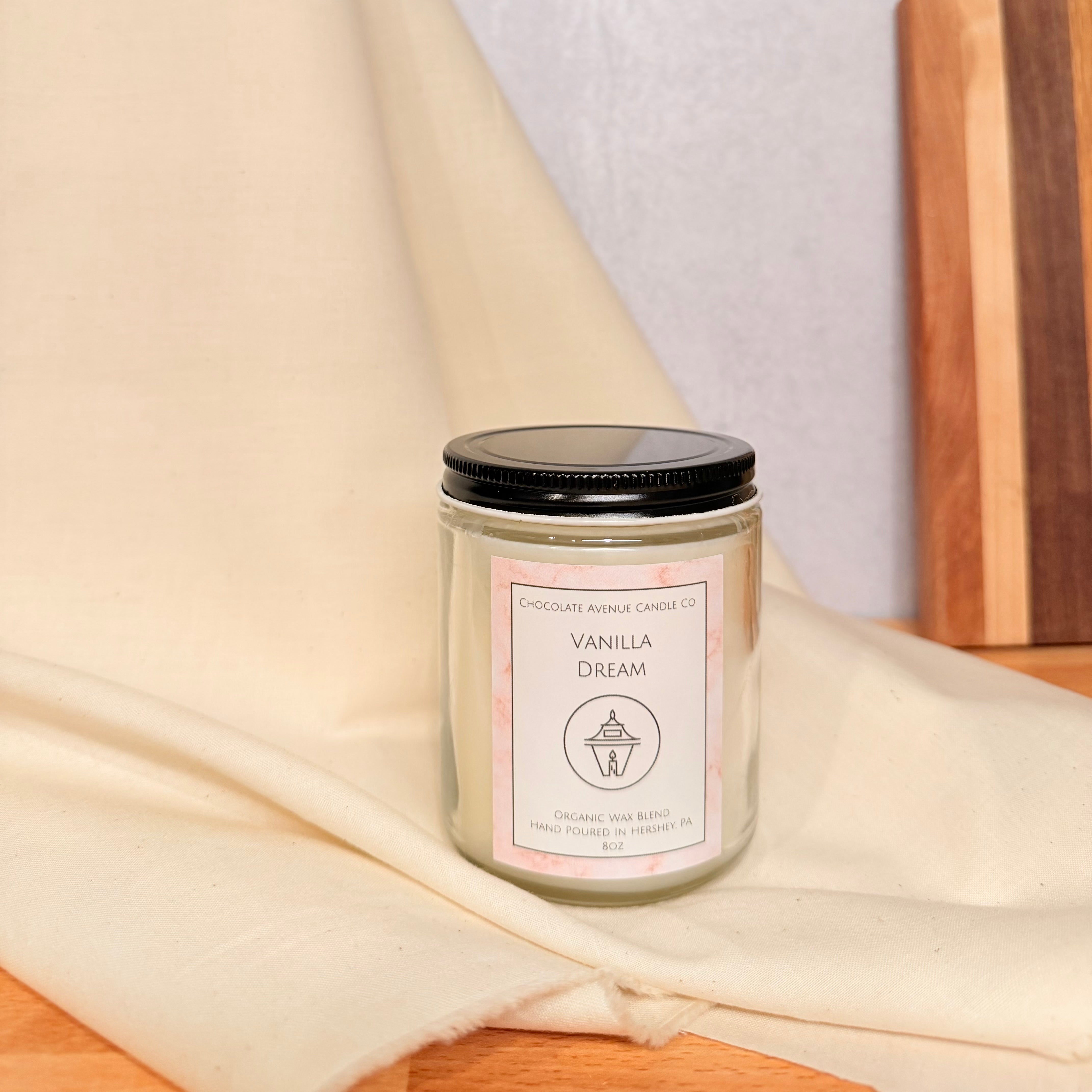 Vanilla Dream candle with sweet vanilla bean and warm bakery notes.